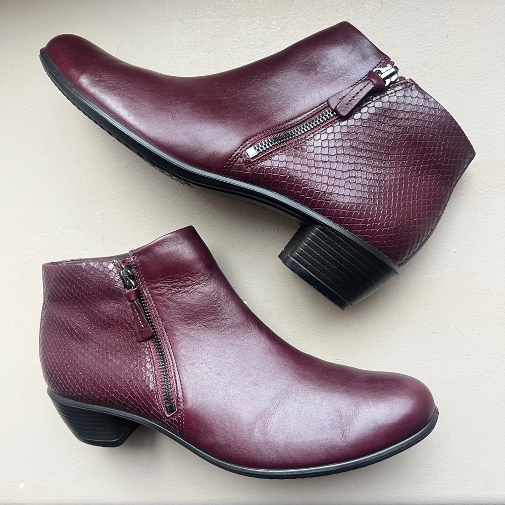 Ecco Women 10-10.5/41 Burgundy Snake Embossed Leather Ankle Boots Zip Block Heel